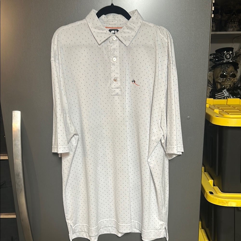 White Polo Shirt with Classic Collar and Relaxed Fit